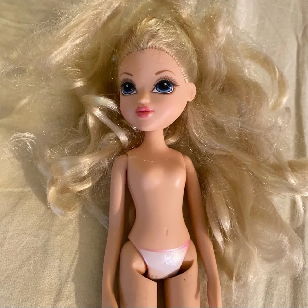 Moxie Girlz Doll Girl A Very Blonde Hair‎